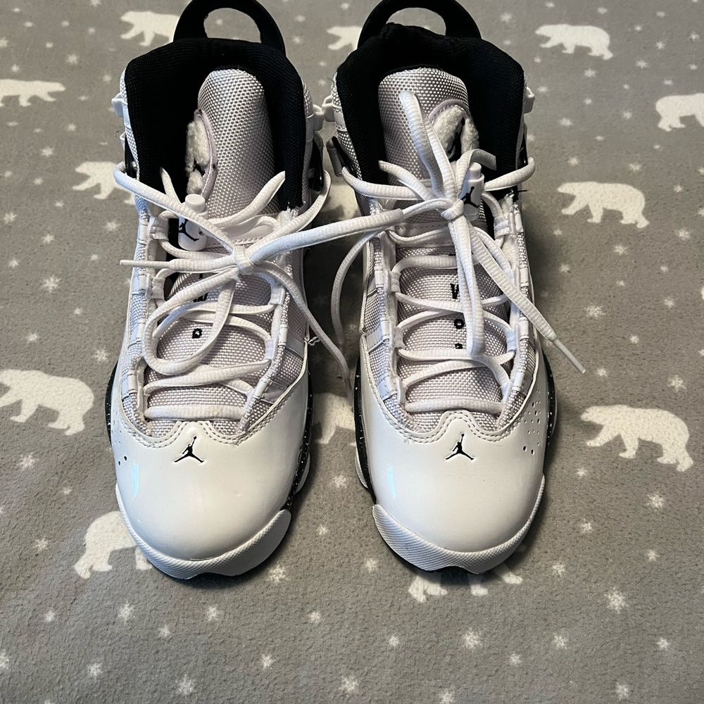 Used boys Jordan basketball sneakers
